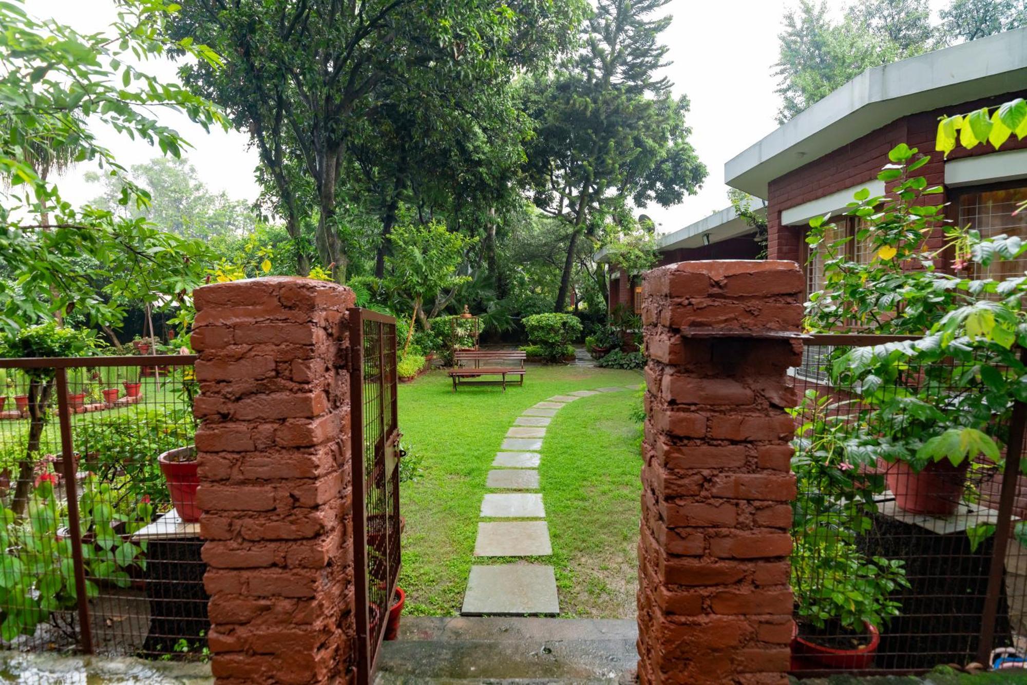 Saffronstays Doon Garden Villa - Near Doon School And Mall Road Dehradún Kültér fotó