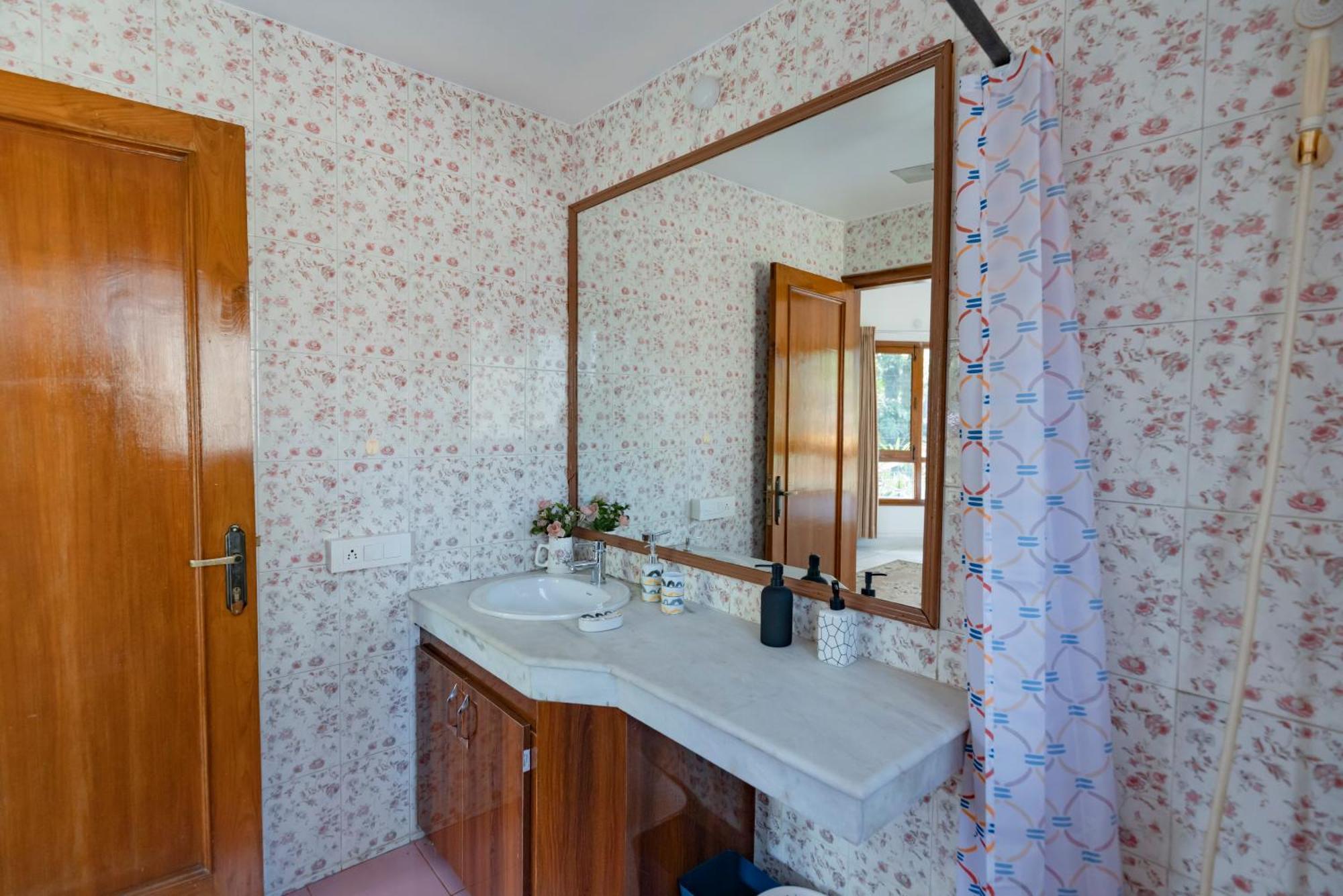 Saffronstays Doon Garden Villa - Near Doon School And Mall Road Dehradún Kültér fotó